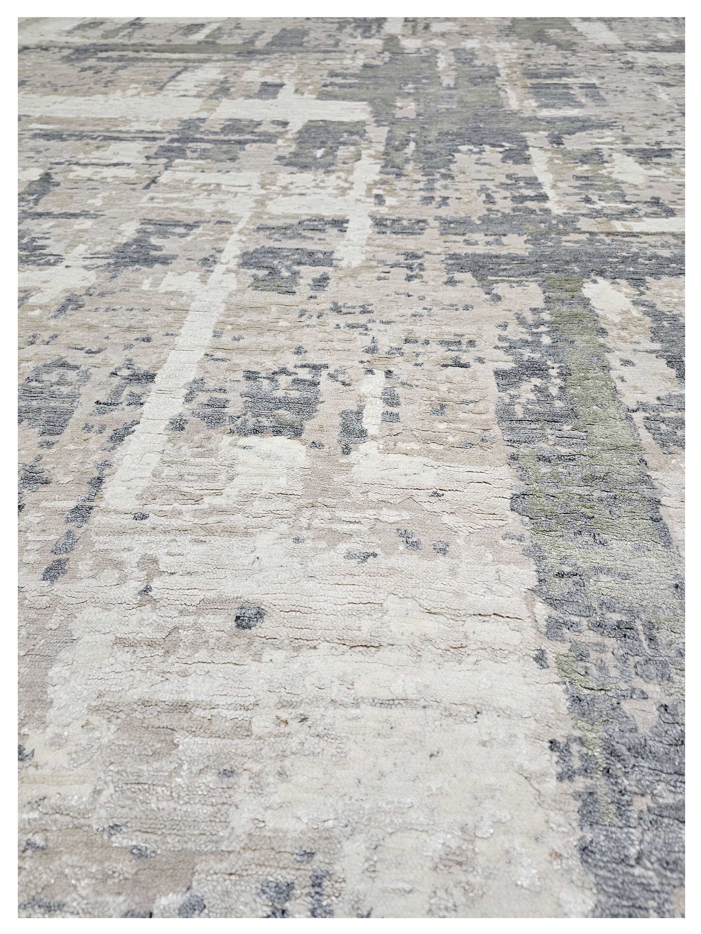 Artisan Mary  Ivory Silver Contemporary Knotted Rug