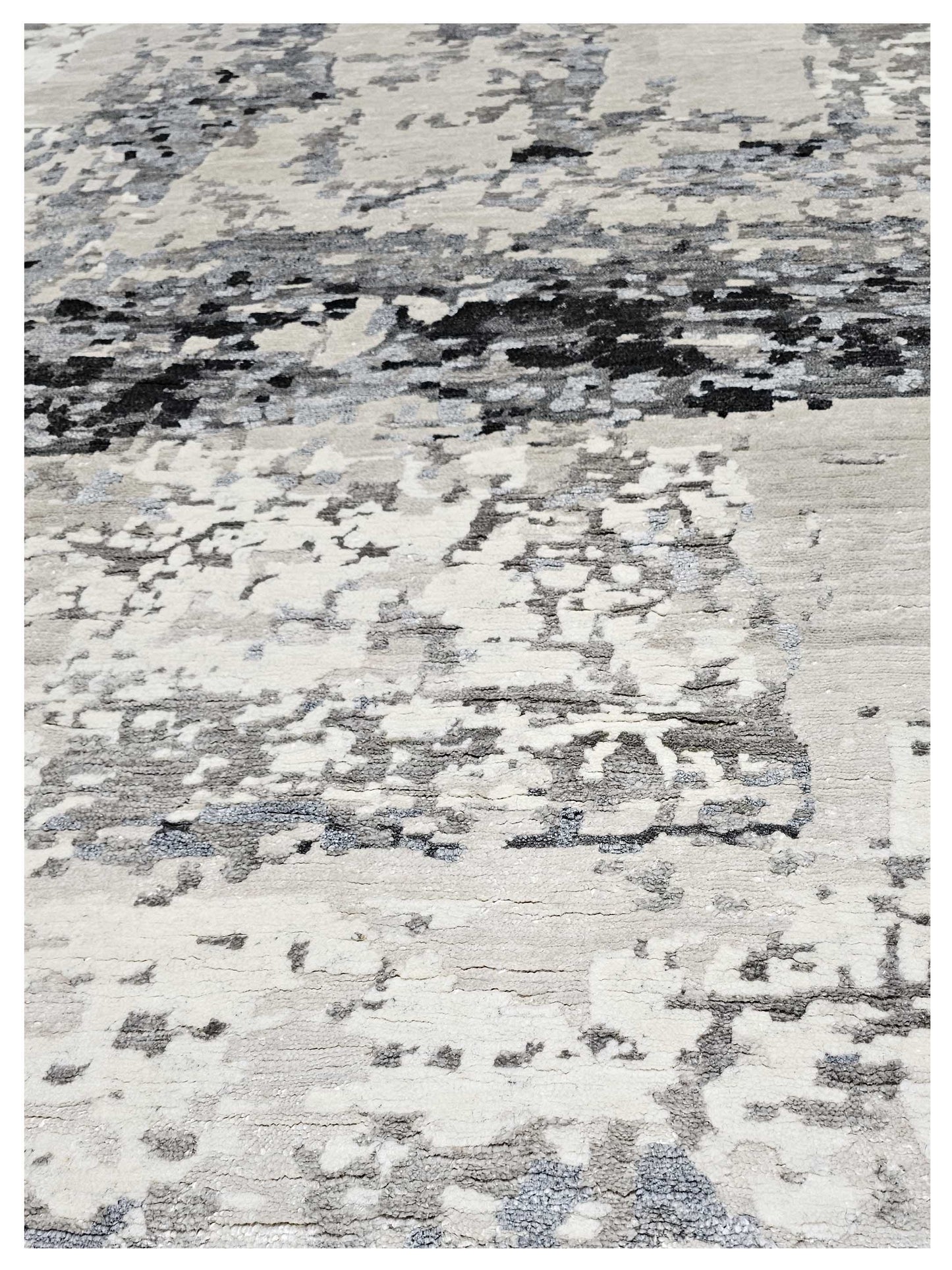 Artisan Mary  Ivory Grey Contemporary Knotted Rug