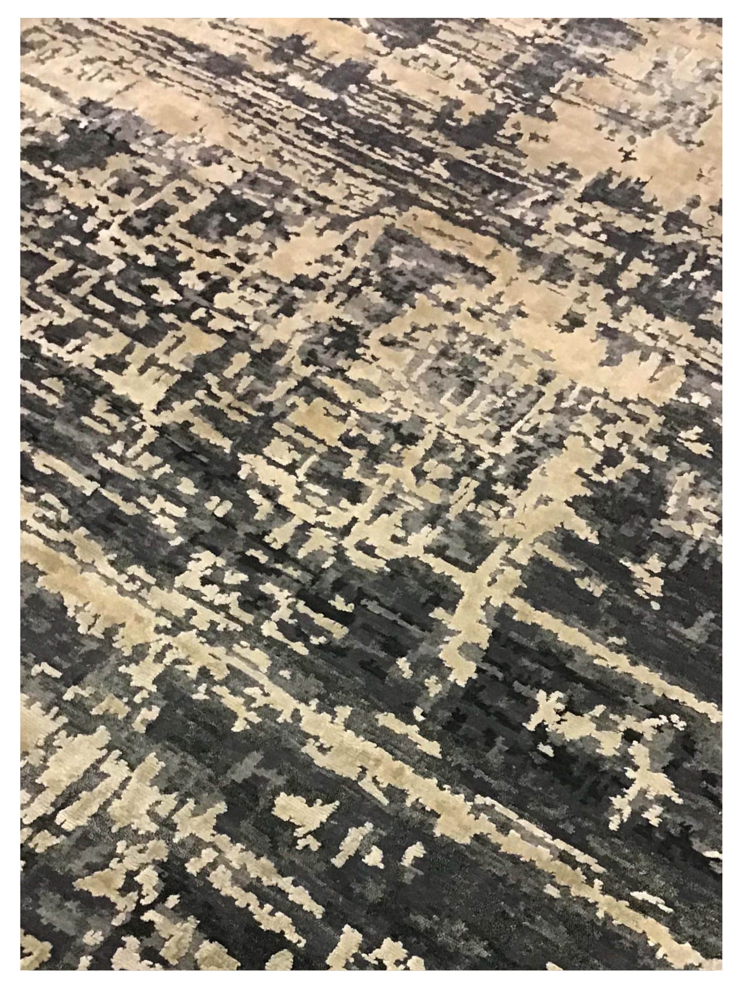 Artisan Toni  Grey Silver Transitional Knotted Rug
