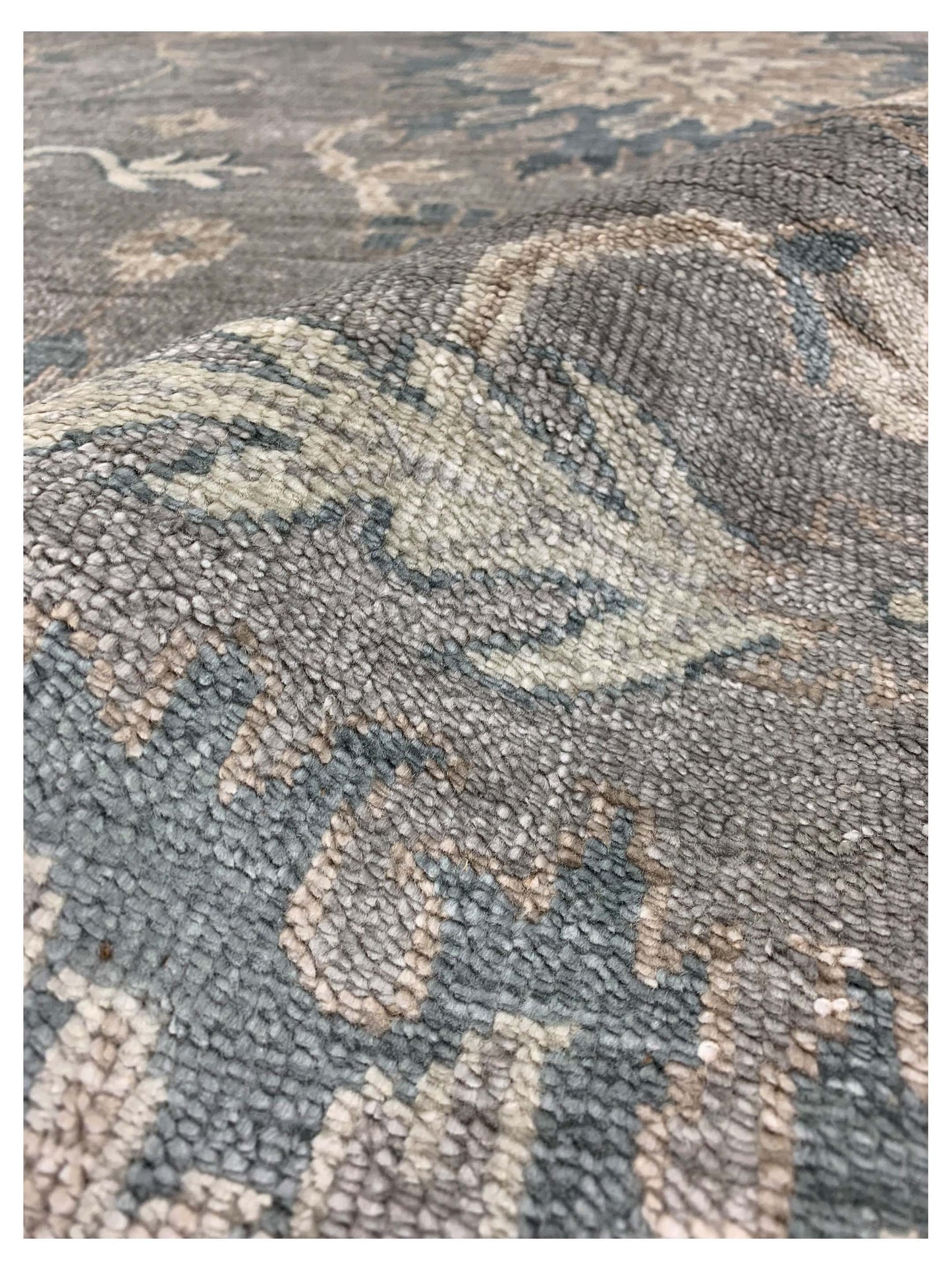Artisan Emma  Lt.Grey Ivory Traditional Knotted Rug