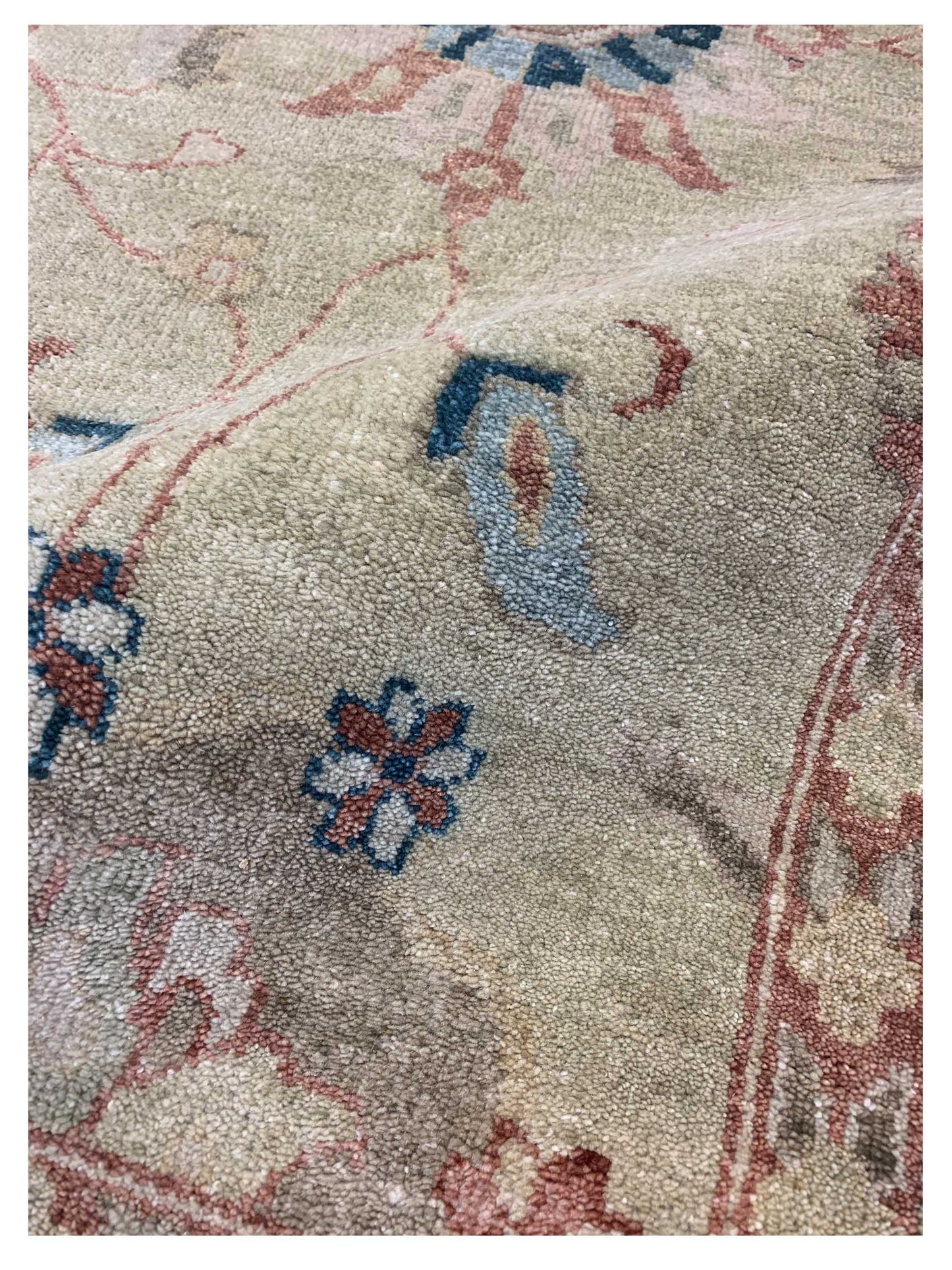 Artisan Priscilla  Lt.Green Ivory Traditional Knotted Rug