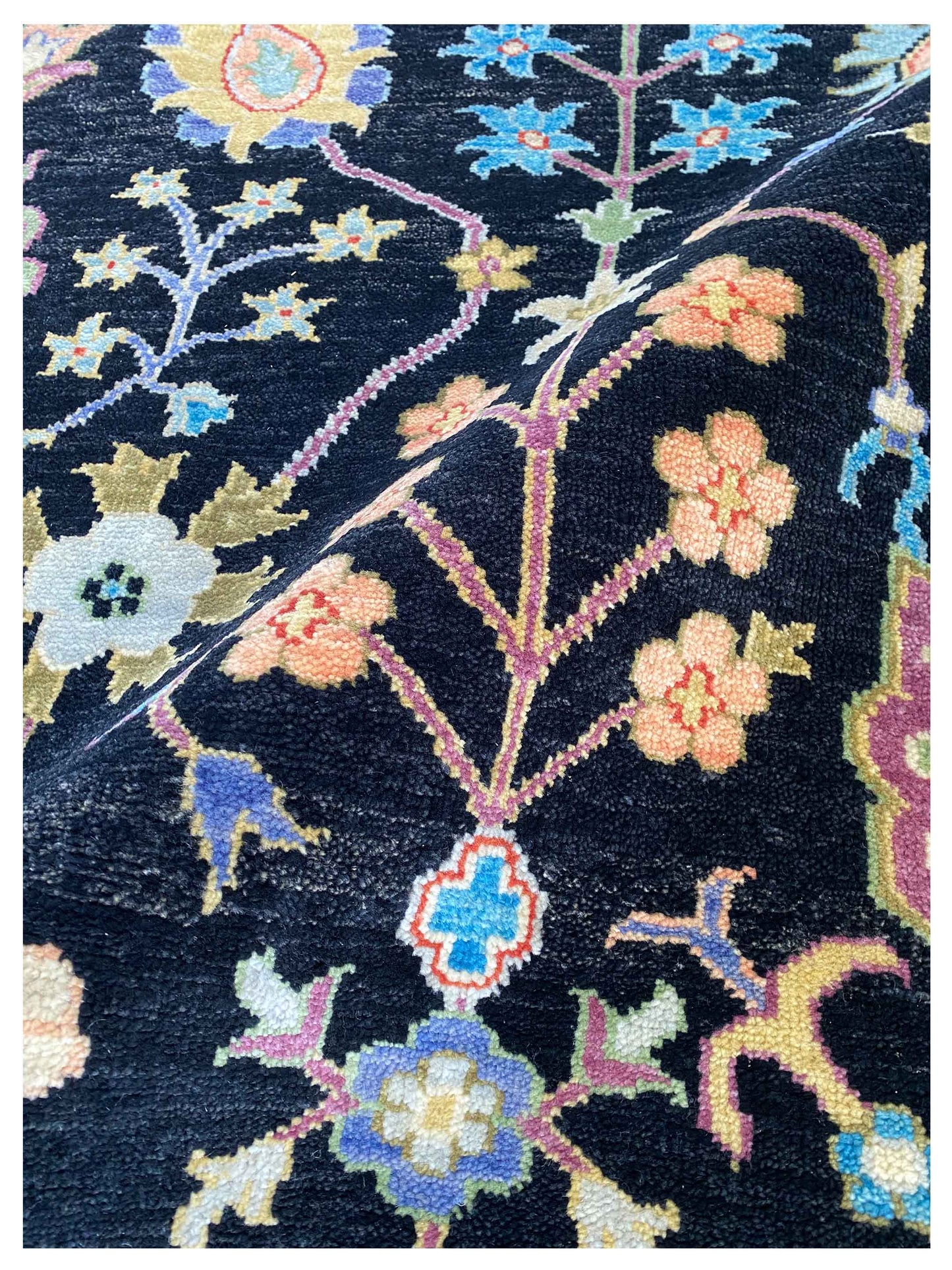 Artisan Cameron  Black  Traditional Knotted Rug