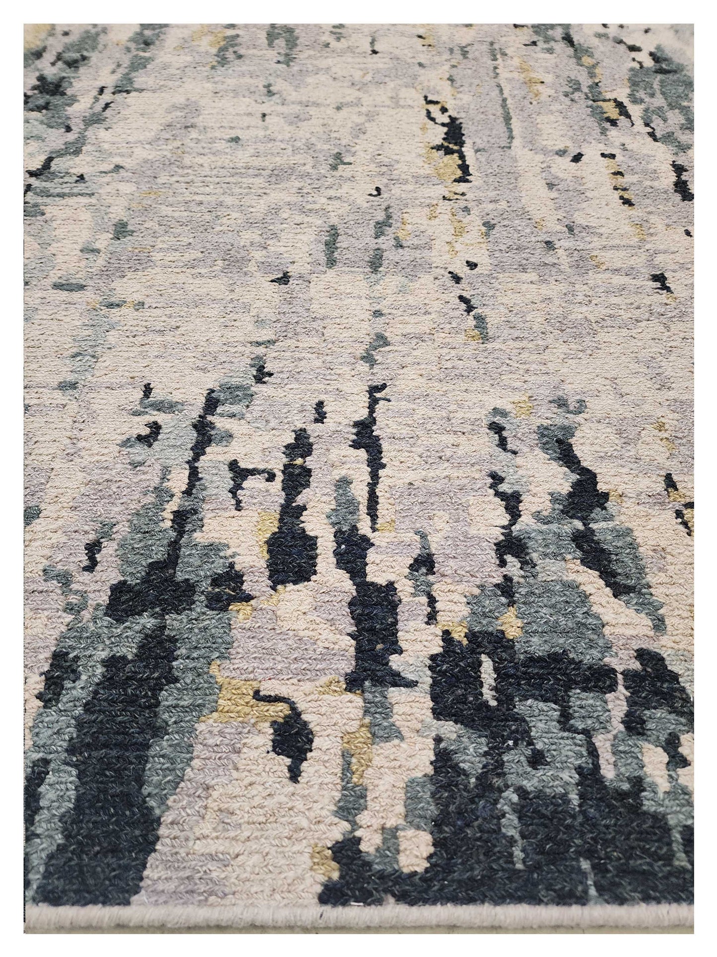 Artisan Sandra  Beige Green Traditional Knotted Rug