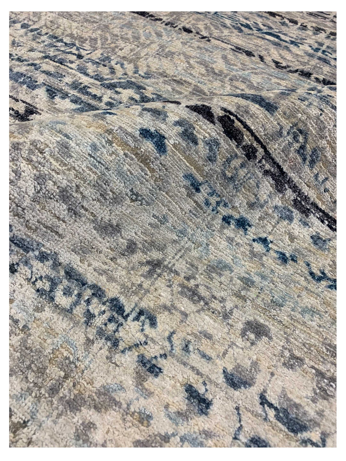 Artisan Vivica  Ivory Lt.Blue Transitional Knotted Rug