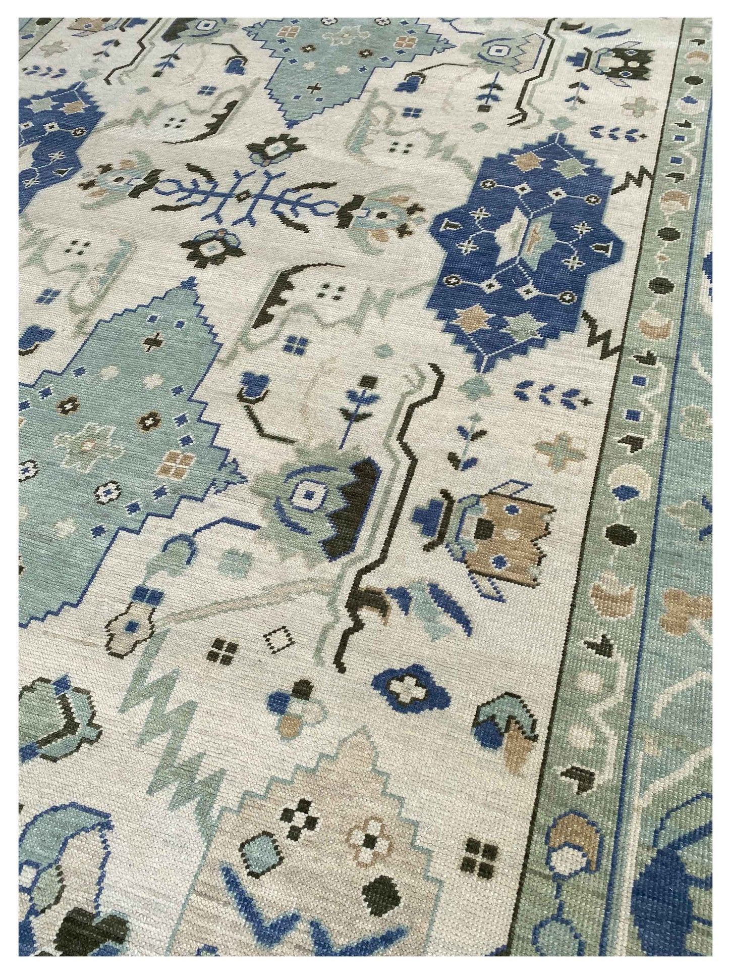Artisan Blossom  Ivory Lt.Blue Traditional Knotted Rug