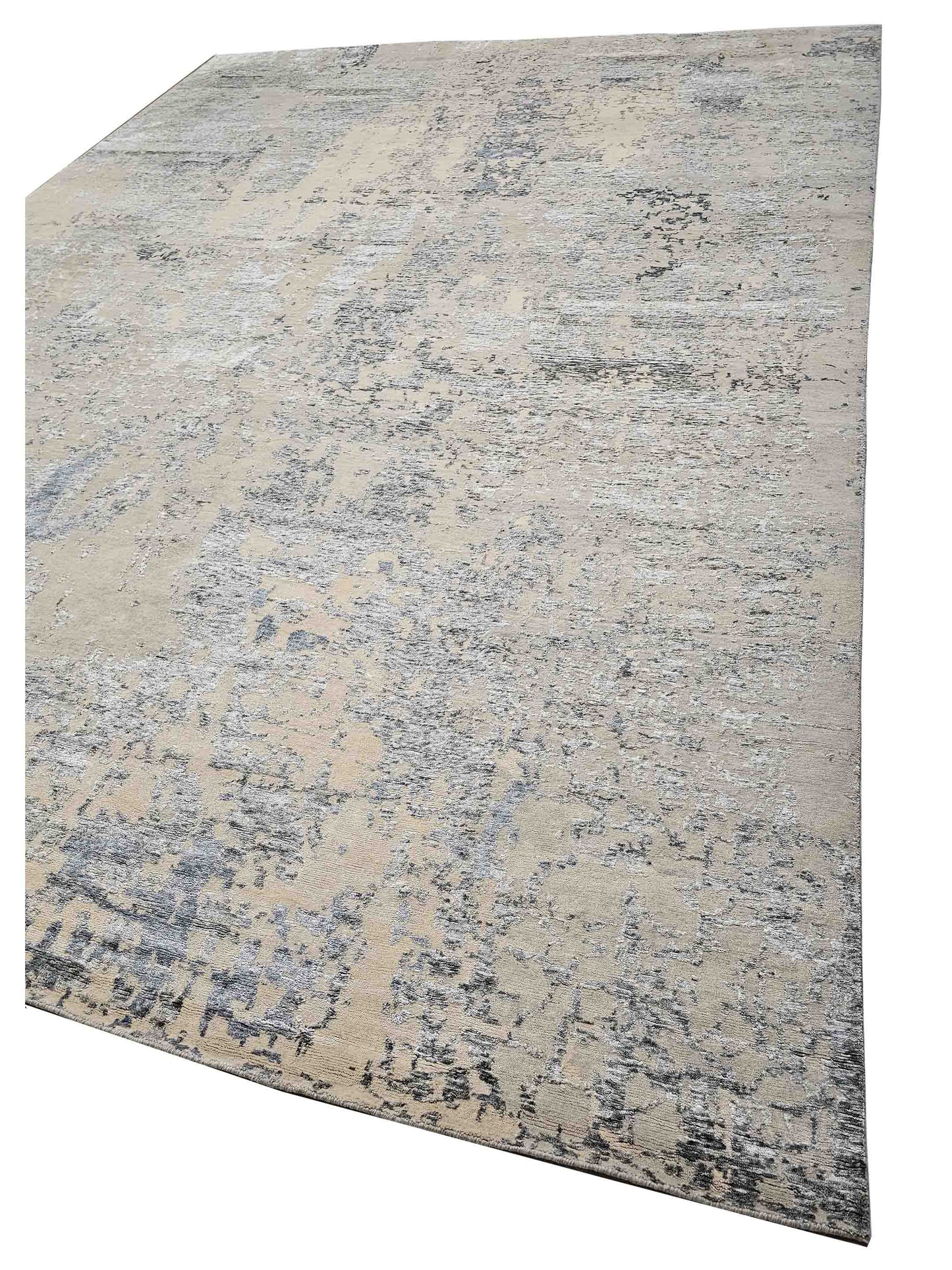 Artisan Tawny  Silver   Knotted Rug