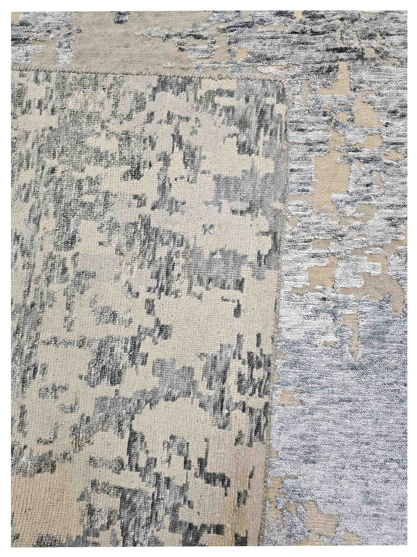 Artisan Tawny  Silver   Knotted Rug
