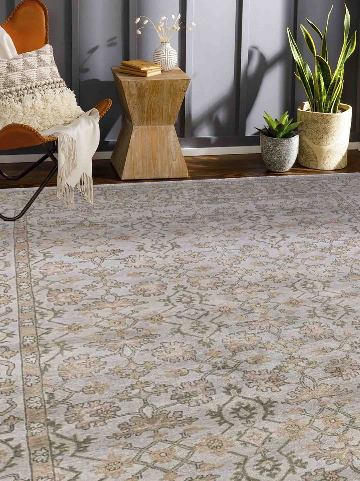 Artisan Emma  Silver  Traditional Knotted Rug