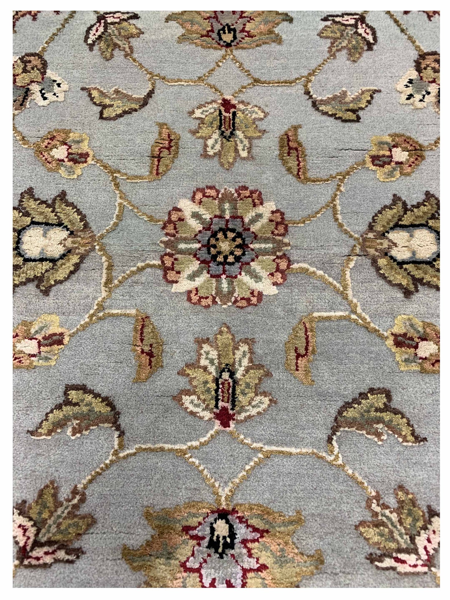 Artisan Winona  Lt.Grey Ivory Traditional Knotted Rug