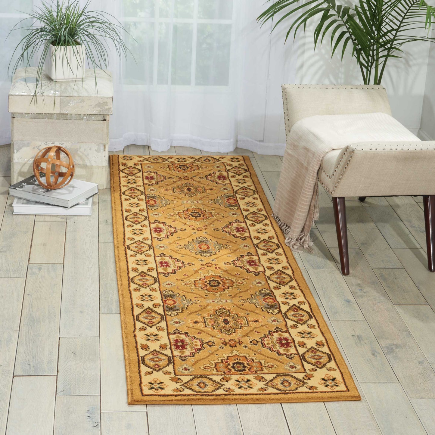 Nourison Home Paramount PAR18 Gold  Traditional Machinemade Rug